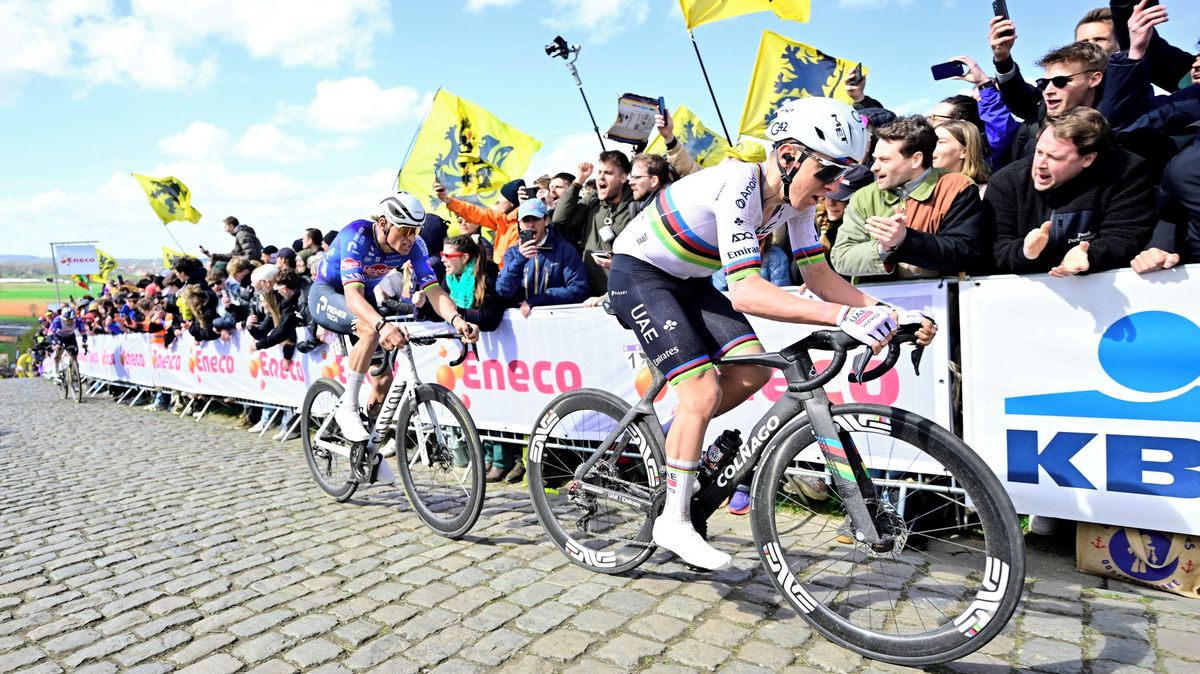 Jsou drsné, staré a šíleně bolí. Proč cyklistika miluje kostky?